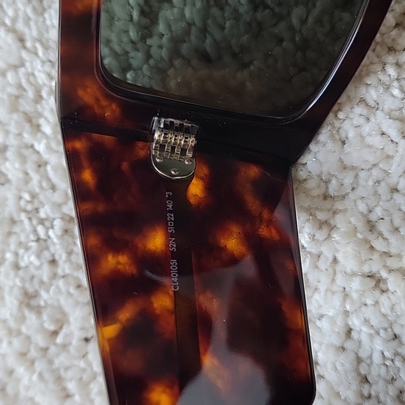 Celine authentic rectangle tortoise sunglasses - Picture 5 of 11